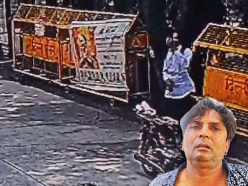 आरोपी हमले से पहले सीएम हाउस के बाहर CCTV में नजर आया था।