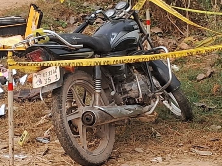 सिराज बाइक से वारदात को अंजाम देने की फिराक में था। रास्ते में पुलिस एनकाउंटर में ढेर कर दिया गया।