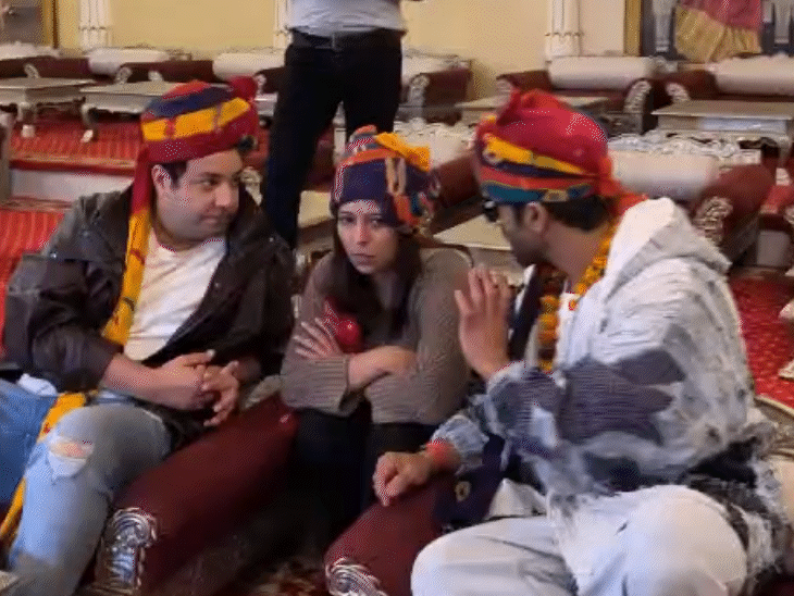 दोनों कलाकार फि्रलम राहू-केतू के प्रमोशन के लिए आए हुए थे।