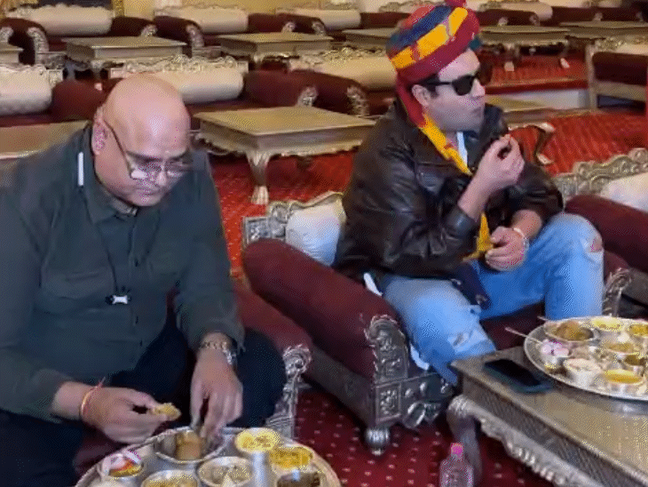 वरुण शर्मा ने राजस्थानी व्यंजनों का जमकर लुत्फ उठाया।