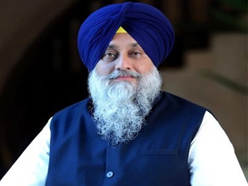 अकाली दल के प्रधान सुखबीर बादल ने घटना को धार्मिक स्वतंत्रता पर हमला बताया।