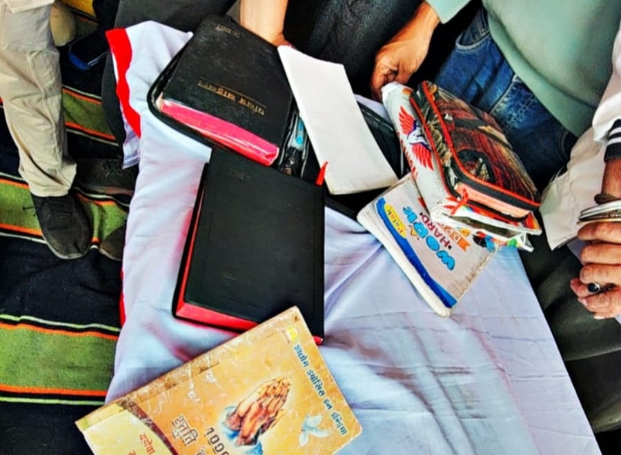 मौके से बाइबल सहित ईसाई धर्म से जुड़े दस्तावेज मिले हैं।