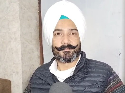 जानकारी देते वीरइंद्र कौर के वकील गुरजंगपाल सिंह बराड़।