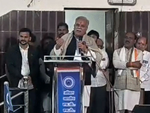 दुर्ग में पूर्व CM भूपेश बघेल ने बीजेपी, RSS, कथावाचक पं. प्रदीप मिश्रा और धीरेंद्र शास्त्री पर हमला बोला है।