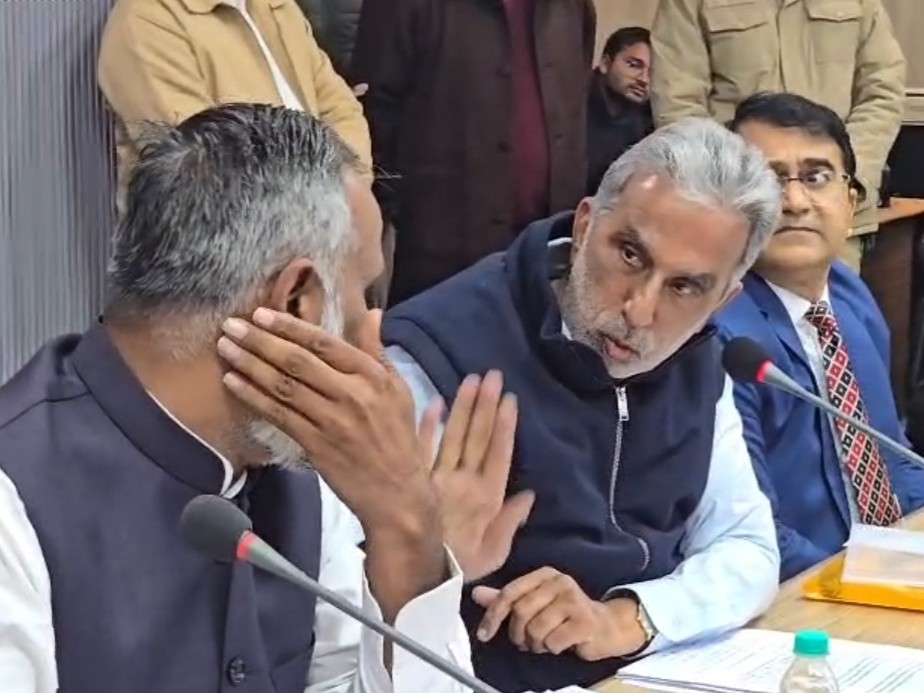 पलवल नप घोटालों की विजिलेंस जांच:  केंद्रीय मंत्री कृष्णपाल गुर्जर ने दिशा की बैठक में दिए आदेश, अधिकारियों को फटकार – Palwal News