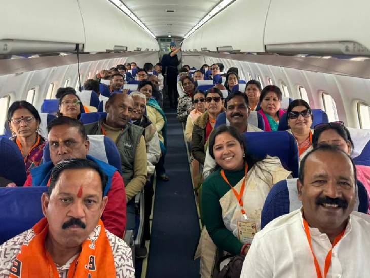 First direct flight departs from Indore to Rewa | इंदौर से रीवा के लिए पहली सीधी  फ्लाइट शुरू: पहले दिन 45 मिनट की देरी से उड़ान भरी; मंत्री विजयवर्गीय 40 ...
