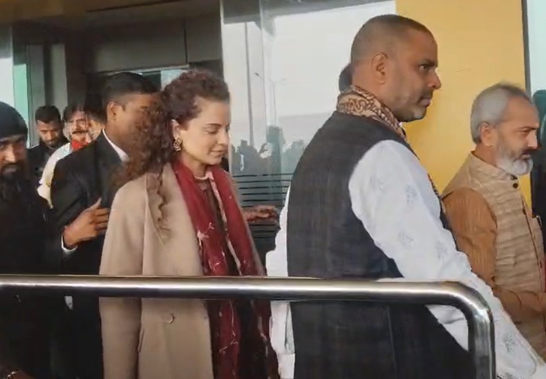 BJP सांसद कंगना रनोट पहुंची देवघर:  बाबा बैद्यनाथ धाम में की पूजा, कहा- यहां आने का अवसर पहली बार मिला – Deoghar News