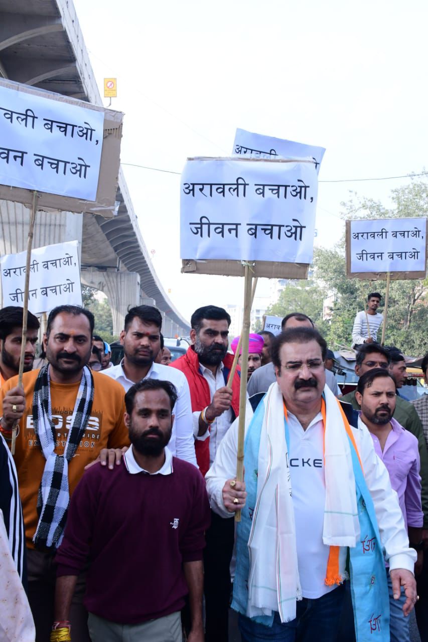 खाचरियावास ने ऐलान किया कि यह आंदोलन अभी शुरुआत है और अरावली की रक्षा सुनिश्चित होने तक सत्याग्रह निरंतर जारी रहेगा।