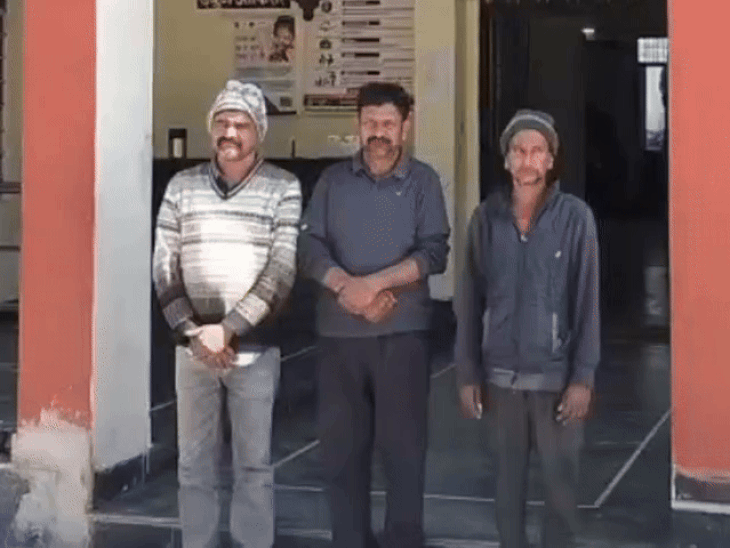 उदयपुर पुलिस की गिरफ्त में तीनों आरोपी।