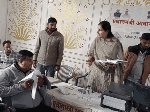 प्रभारी मंत्री संजय शर्मा ने जिला कलेक्टर मुकुल शर्मा से सीकर में हो रहे कार्यों की सूची मांगी।