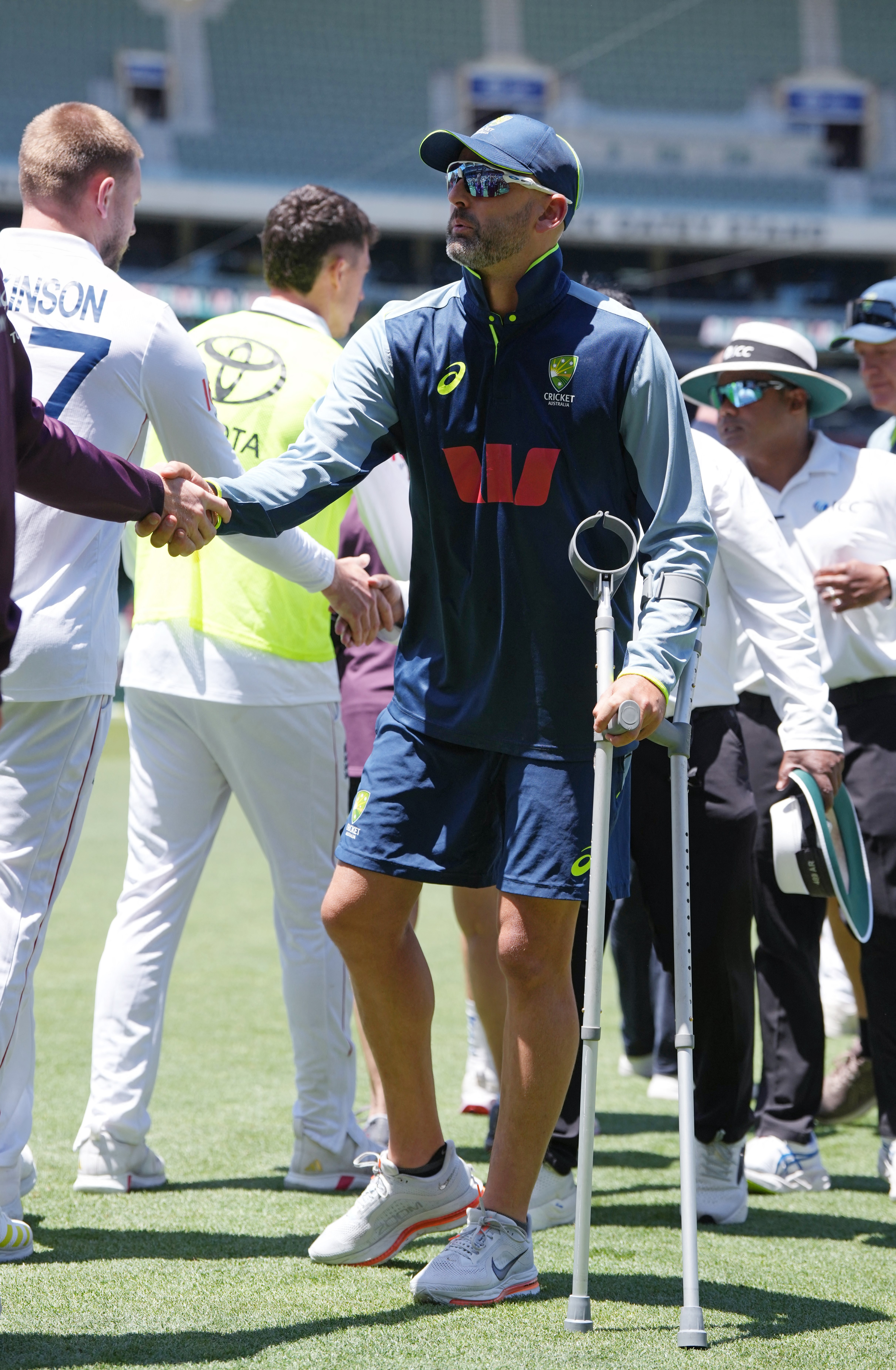 नाथन लायन को एडिलेड टेस्ट के दौरान फील्डिंग करते हुए चोट लग गई थी, जिसके बाद उनकी सर्जरी हुई है।