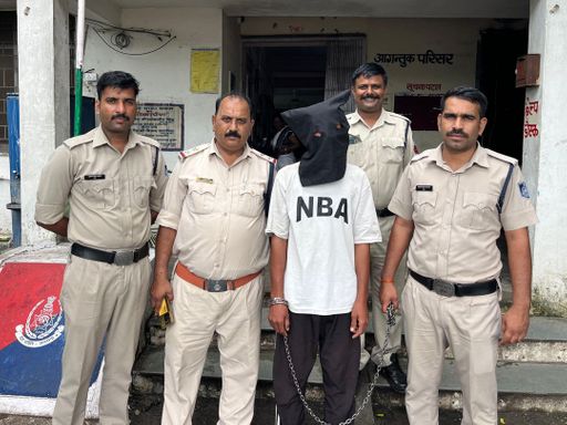 तस्करी के मामले में पुलिस ने युवक को गिरफ्तार किया था।