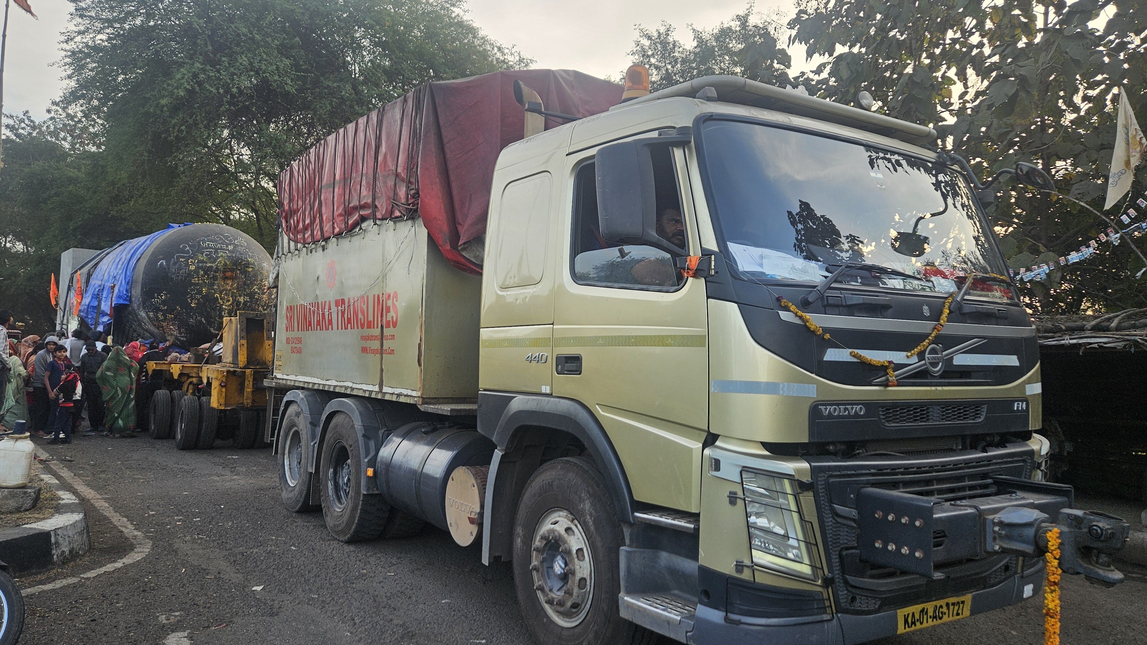 सागर जिले में पहुंचा सबसे ऊंचा शिवलिंग ।