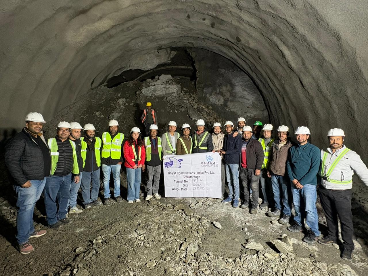 NHAI ने इस टनल को रिकॉर्ड 7 महीनों में बनाया है।