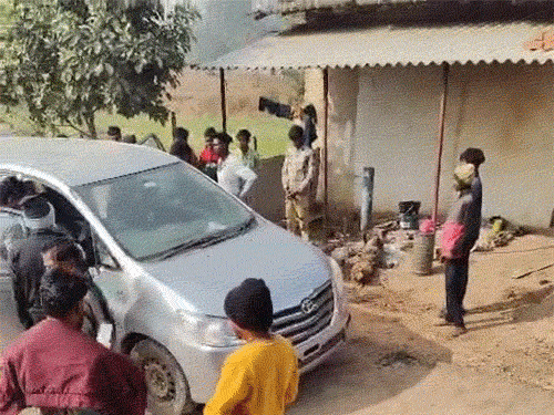 छत्तीसगढ़ के कोरबा में 3 लोगों ने बीजेपी नेता को कुल्हाड़ी से काट डाला। मर्डर के बाद मौके से भाग गए। - Dainik Bhaskar