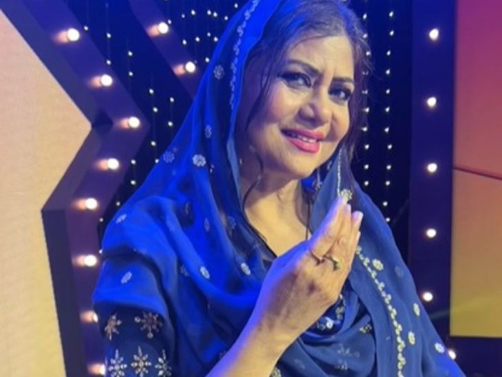 एक कार्यक्रम में पोज देती हुईं अमर नूरी