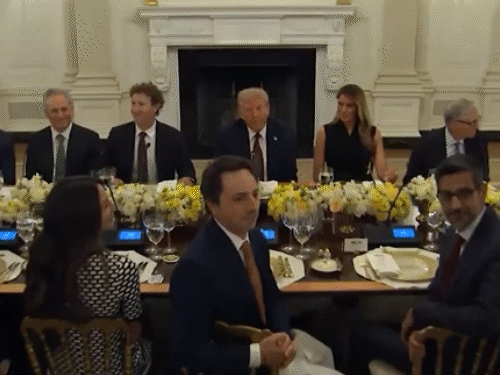 ट्रम्प ने 4 महीने पहले अमेरिकी उद्योगपतियों को व्हाइट हाउस में डिनर पार्टी दी थी, इसमें सुंदर पिचाई, मार्क जुकरबर्ग, बिल गेट्स, टिम कुक समेत कई दिग्गज उद्योगपति शामिल हुए थे।