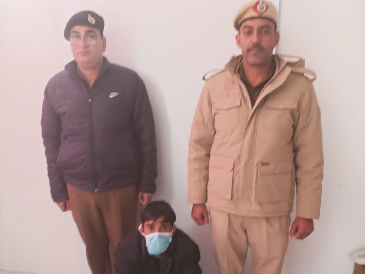 हिसार पुलिस ने इनामी को किया गिरफ्तार:  युवक के साथ मारपीट कर लूटी थी कार, लंबे समय से था फरार- कोर्ट ने भेजा जेल – Narnaund News