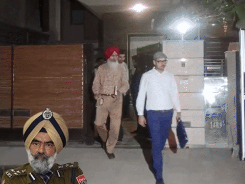 डीआईजी भुल्लर के घर पर सीबीआई जांच करती हुई। (फाइल फोटो)