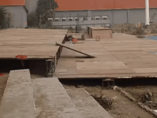 पंचकूला स्टेडियम में तैयार किया जा रहा स्टेज।