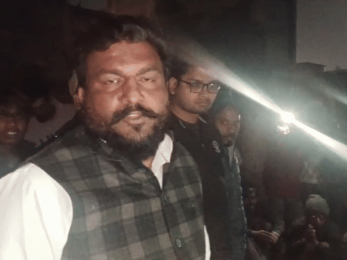 लुधियाना में नशा तस्करों पर पार्षद की छापेमारी:  मोहल्ले वालों के साथ मिलकर चार दिन में पकड़  चुके हैं 12 नशा तस्कर – Ludhiana News