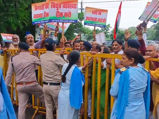 23 जुलाई को कांग्रेस ने सड़क समेत कई मांगों को लेकर प्रदर्शन किया था।