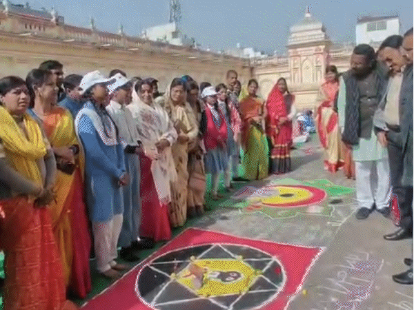 टोने-टोटके जैसी रंगोली देखकर सहम गए सांसद वीडी शर्मा।