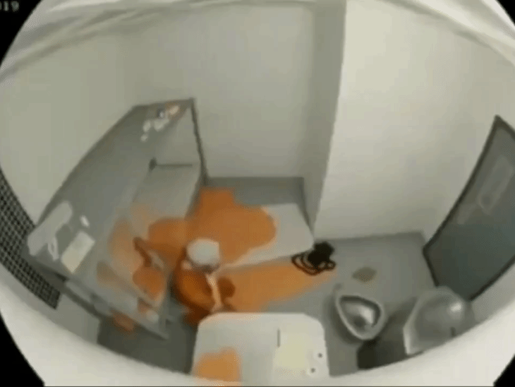 The clothes were lying strangely inside the jail, due to which people suspected that they were fake.