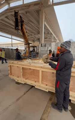 इस प्रतिमा का वजन लगभग पांच क्विंटल बताया जा रहा है।