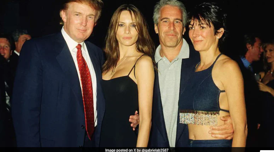 इनसेट- डोनाल्ड ट्रम्प और उनकी पत्नी मेलानिया ट्रम्प, जेफ्री एपस्टीन और गिजलेन मैक्सवेल 12 फरवरी 2000 को मार-ए-लागो में एक साथ पोज देते हुए।