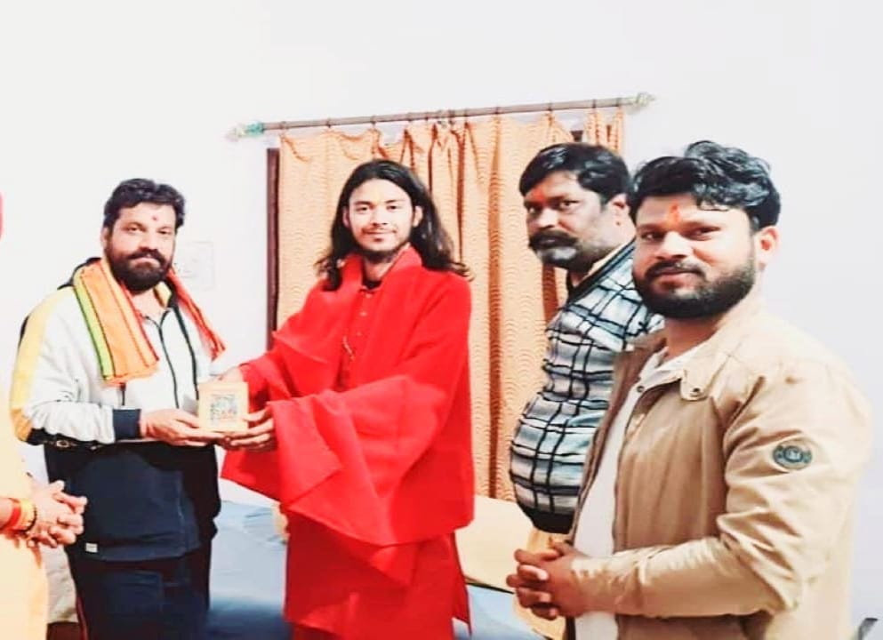 बाबा के पास बड़े नेताओं और मंत्रियों का भी आना-जाना रहता था