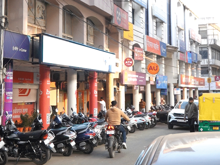 इस मामले में 7 बैंकों को 2.5 करोड़ का हर्जाना देना है।