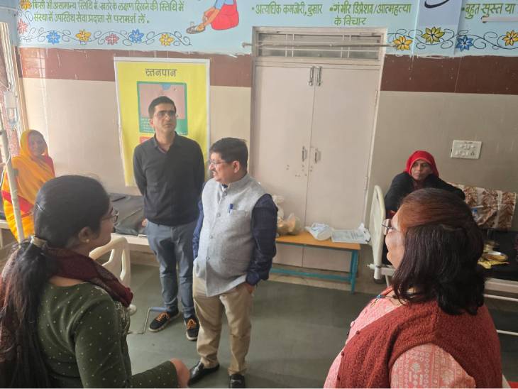 CMHO डॉ. शर्मा सामुदायिक स्वास्थ्य केंद्र के औचक निरीक्षण पर पहुंचे।