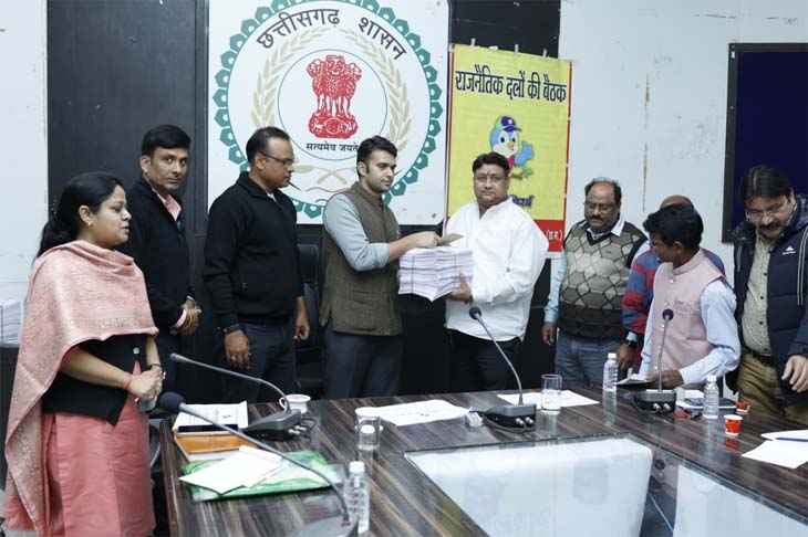 833681 मतदाताओं के नाम प्रारंभिक मतदाता सूची में शामिल:  रायगढ़ में कलेक्टर ने ली राजनीतिक दलों की बैठक, छूटे हुए मतदाता 22 जनवरी तक कर सकते हैं दावा-आपत्ति – Raigarh News