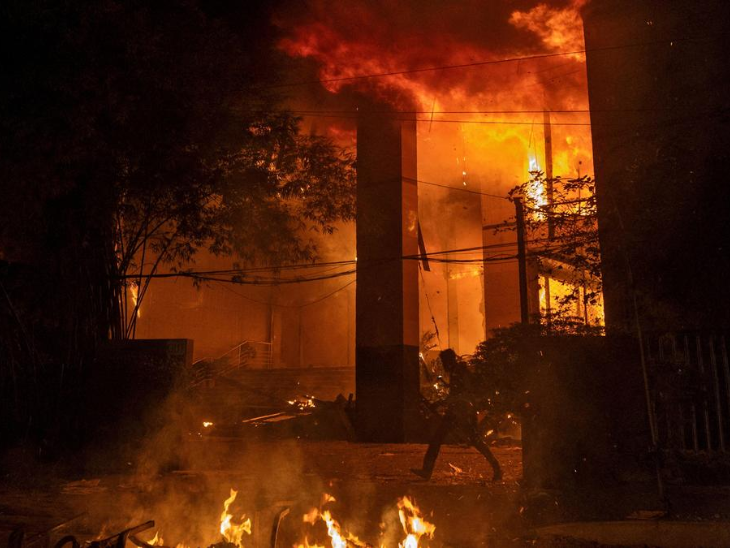 થોડા દિવસો પહેલા આ વિસ્તારના ધેયુપારા ગામમાં અને તે પહેલા કુટિયા બરુઈપારા ગામમાં પણ આ જ રીતે હિંદુ ઘરોને નિશાન બનાવવામાં આવ્યા હતા. (ફાઇલ ફોટો)