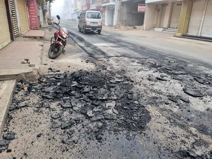 अंबिकापूरमध्ये सुमारे 7 मीटरपर्यंतचा रस्ता उखडला होता.