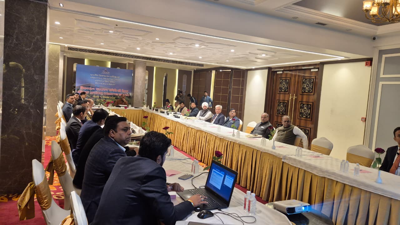एयरलाइंस प्रतिनिधियों और अन्य स्टेकहोल्डर्स ने अपने-अपने सुझाव और समस्याएं रखीं।
