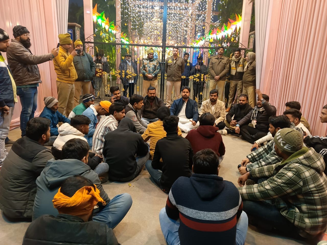 बरेली के कैफे में नर्सिंग छात्रों का ‘बर्थडे बवाल’