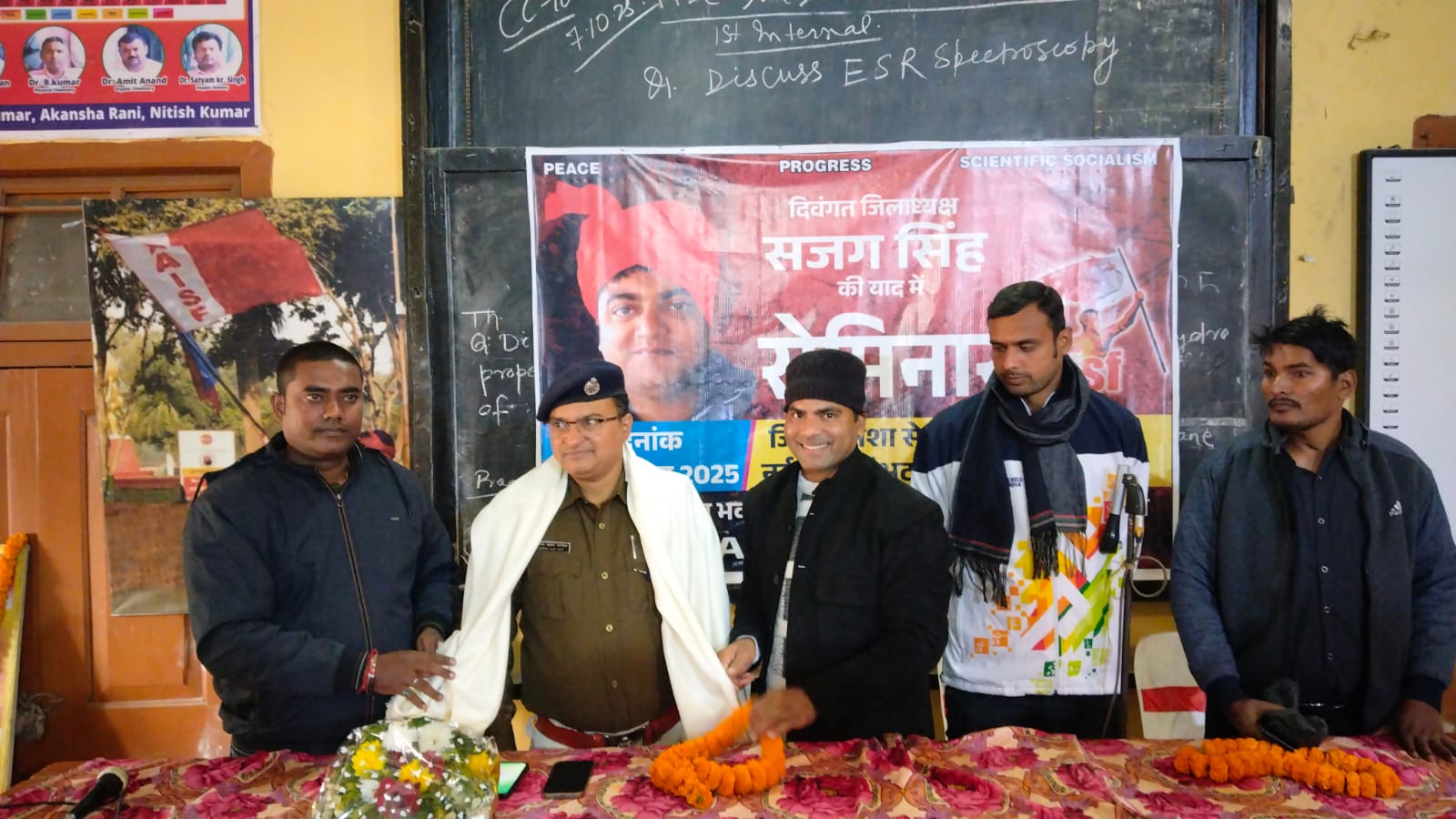 मौके पर उपस्थित डीएसपी सहित अन्य