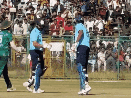 रोहित शर्मा और अंगकृष्ण रघुवंशी ने 141 रन की ओपनिंग साझेदारी की।