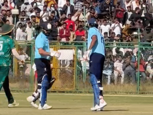 रोहित शर्मा को देखने उमड़ा दर्शकों का सैलाब।