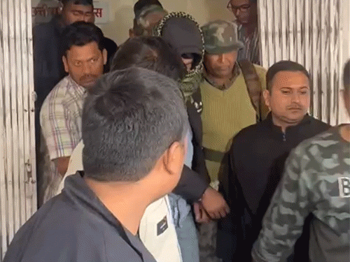 गैंगस्टर मयंक सिंह को रायपुर पुलिस ने कोर्ट में पेश किया।