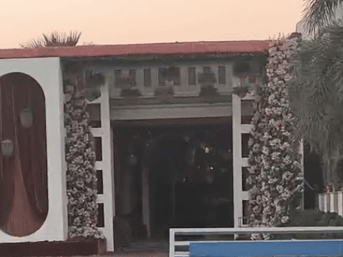 इस हॉल में होगी रिसेप्शन पार्टी।