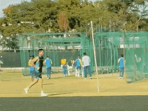 सचिन तेंदुलकर के बेटे अर्जुन तेंदुलकर गोवा टीम से मैच खेलेंगे। अर्जुन तेंदुलकर बॉलिंग की प्रैक्टिस करते हुए।