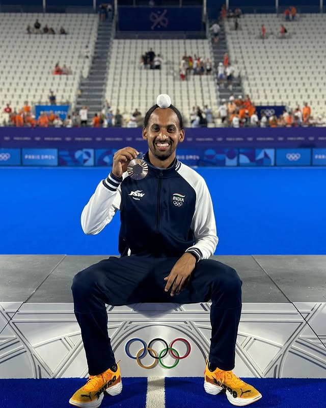 हार्दिक सिंह भारतीय हॉकी टीम में मिडफील्ड पोजिशन पर खेलते हैं।