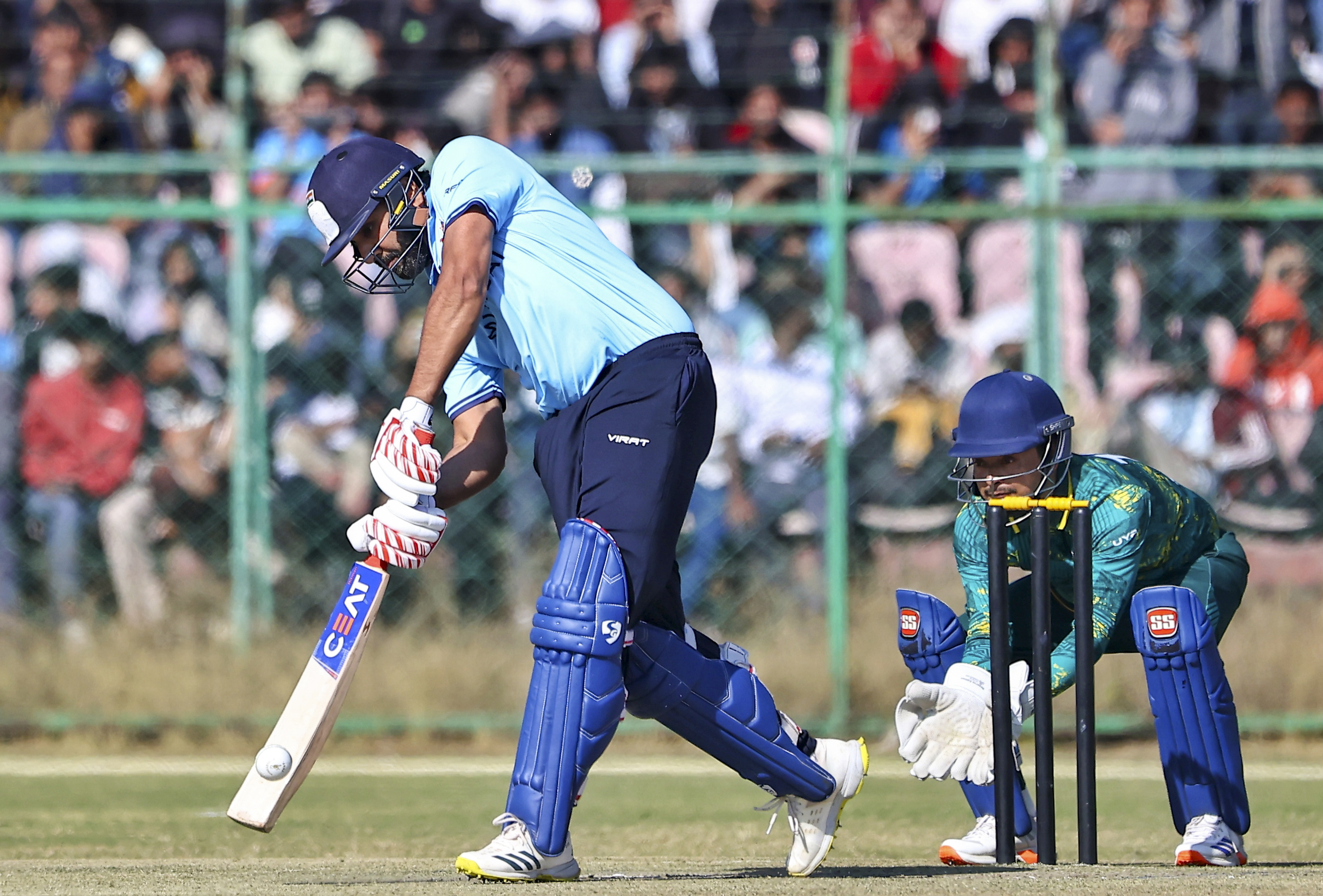 रोहित शर्मा ने अपनी पारी में 9 छक्के लगाए.