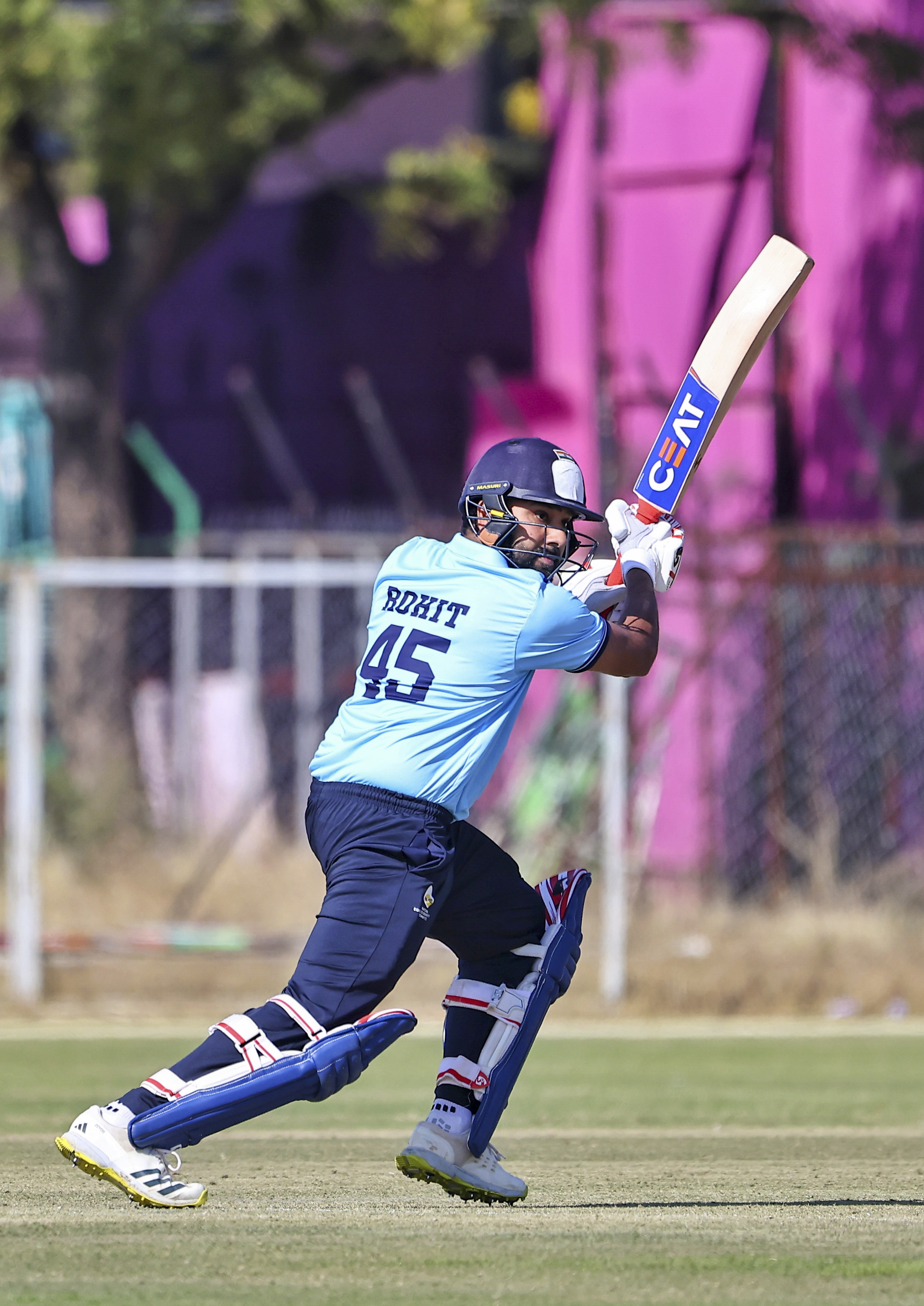 रोहित ने 65 गेंदों में ताबड़तोड़ 105 रन बनाए.