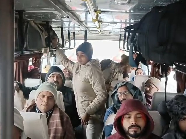 राष्ट्रीय राजमार्ग 19 पर वाहन जांच।