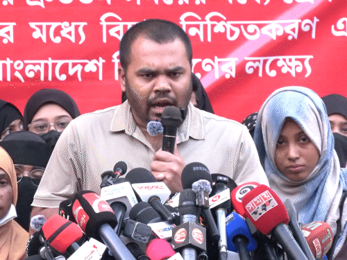 हादी के भाई उमर ने इंकलाब मंच के 'शहीदी शपथ' कार्यक्रम में यूनुस सरकार पर हत्या के आरोप लगाए। - Dainik Bhaskar