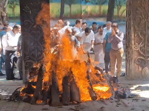 विनोद कुमार शुक्ल पंचतत्व में विलीन हुए। रायपुर के मारवाड़ी श्मशान घाट में अंतिम संस्कार।